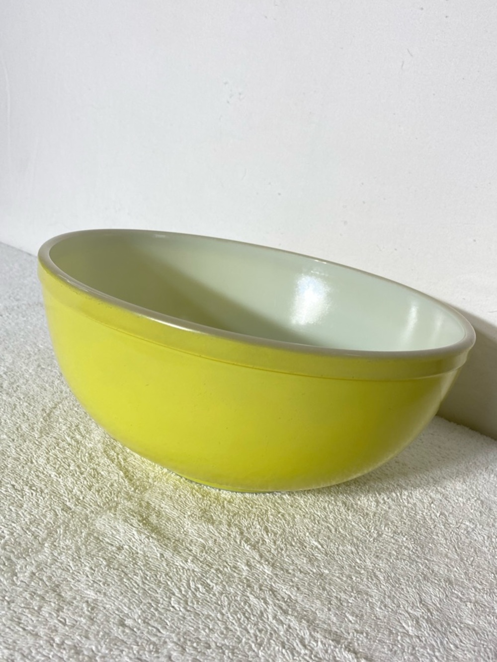 Vintage 1940’s PYREX 404 Primary Yellow Large Mixing Bowl Cottagecore Grannycore